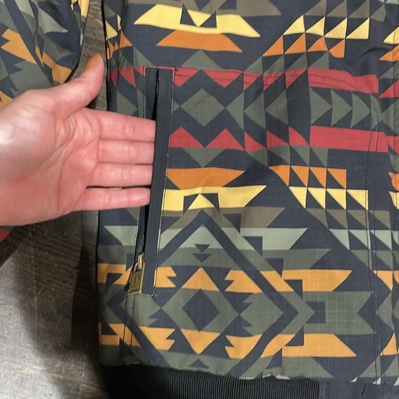 Brand new with tags Pendelton jacket. 2 zipper pockets in front and 1 inside. - Picture 5 of 9